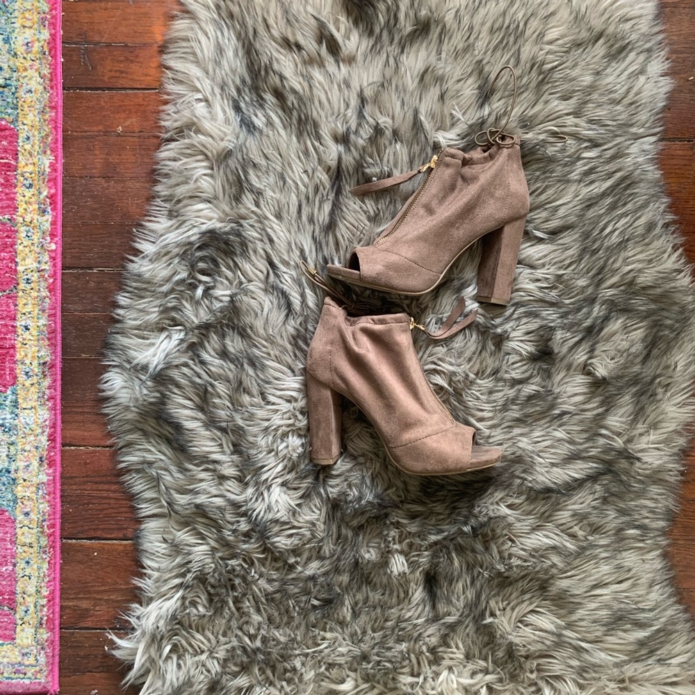 ♡ brown suede heels ♡